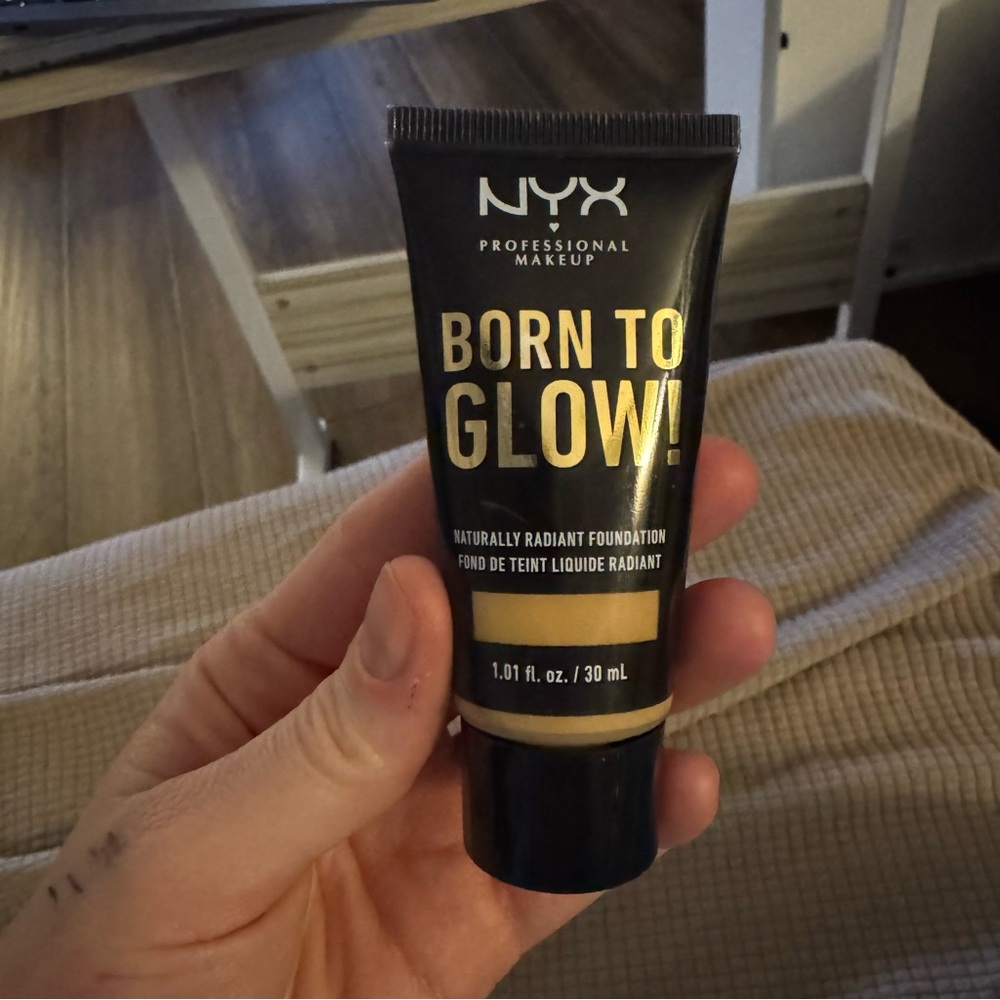 NYX Born to Glow Foundation